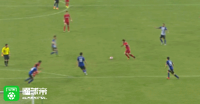 伤停补时第4分钟,毛里西奥突入禁区的传中被邓小飞破坏,接下来马修斯