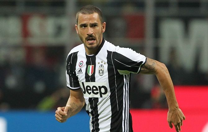 尤文图斯主场1-1战平里昂的欧冠小组赛中受伤的,随后他在68分钟被贝纳