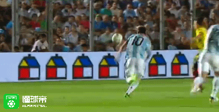 抬脚过高,阿里亚斯对梅西犯规吃到黄牌