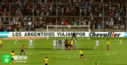 阿根廷3-0哥伦比亚,梅西两传一射并打入任意球世界波