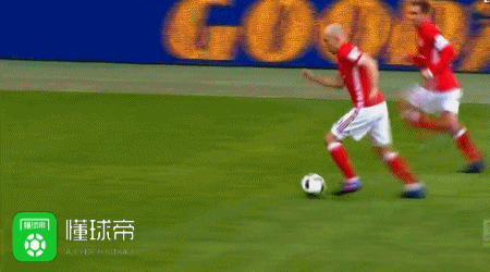 罗本vs汉堡gif:小飞侠状态上佳,打进一球全场活跃