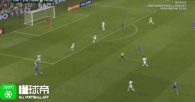 第77分钟,沙拉维中场左路断球后内切杀到禁区前沿闪开角度一脚远射,球