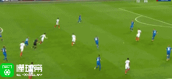 拉什福德突施冷箭轰入死角,英格兰2-1