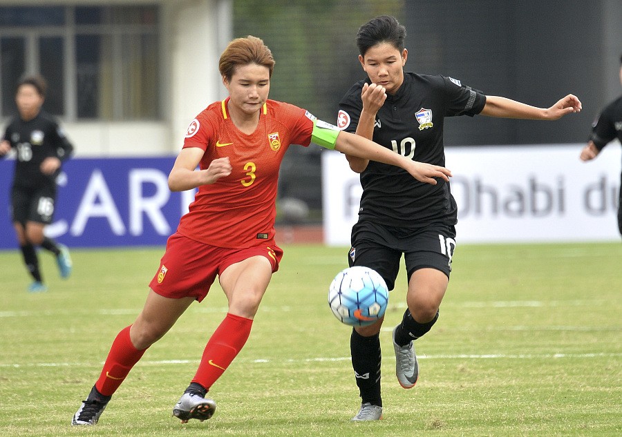 图集:u19女足亚锦赛中国2-0泰国,双方拼抢激烈