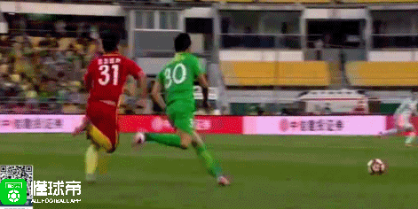 雷腾龙拉人犯规,两黄变一红被罚下