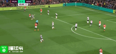 阿什利-扬起球传中,斯莫林头球建功,2-1 — 曼联|联