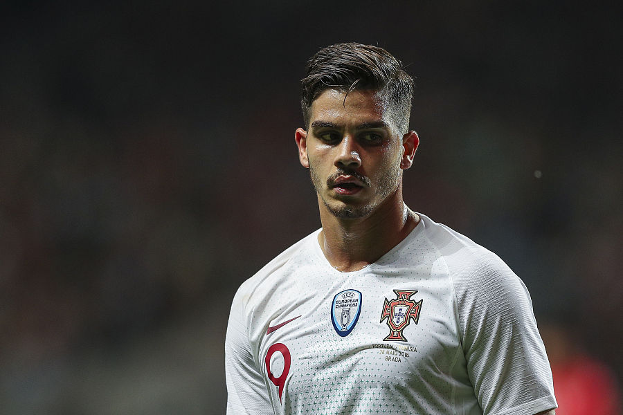 哈德斯菲尔德也有意在今年夏天从ac米兰阵中引进安德烈-席尔瓦