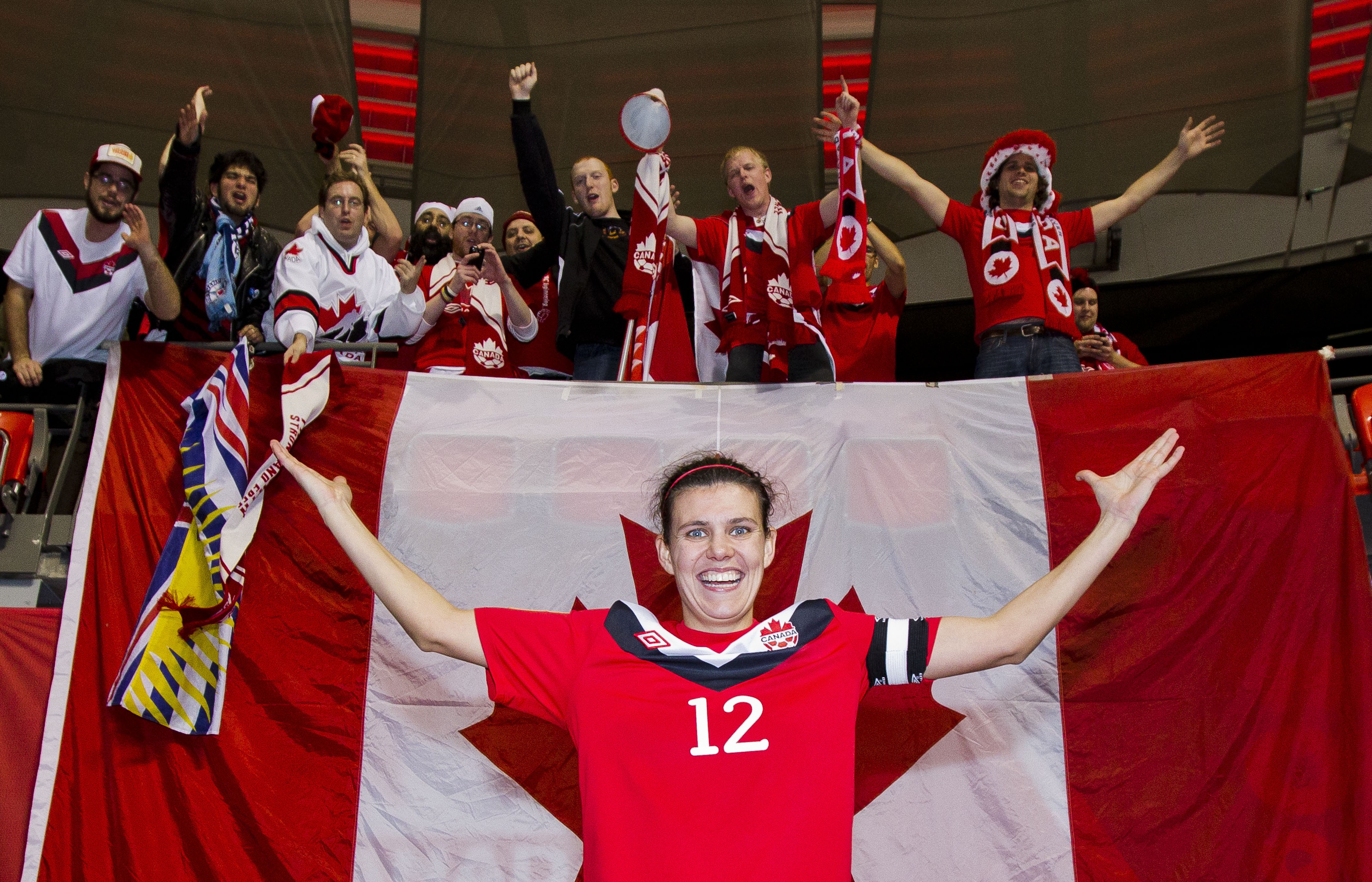 6月12日，祝加拿大队长克里斯蒂-辛克莱尔35岁生日快乐