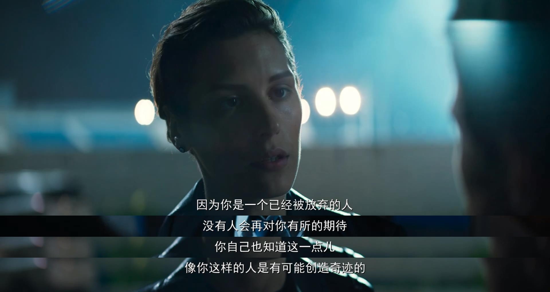 他先是质问球队经理(伊琳娜·戈尔巴乔娃 irina gorbacheva 饰):  "