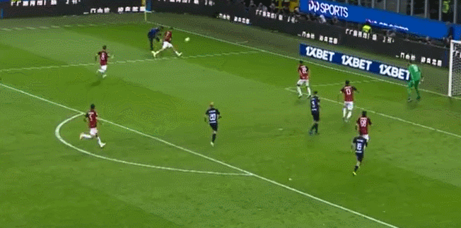 从蒙特拉时期开始起,米兰球迷就明显感觉球员们传得不是球,而是烫山芋