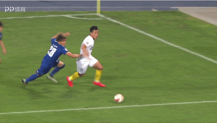 第66分钟,薛亚男边路过掉两名防守球员后小角度低射破门,长春亚泰扳回