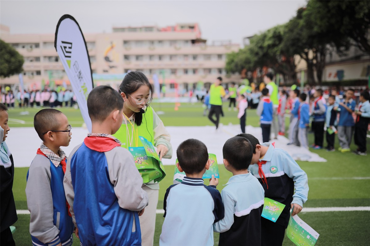 贯彻快乐:乐安小学校园足球嘉年华暖冬开幕