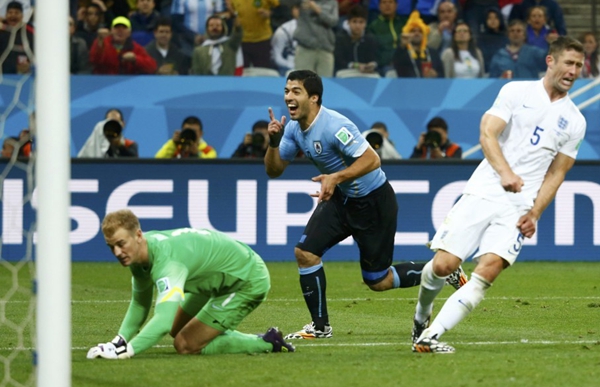 乌拉圭或遭FIFA严惩，禁止参与世预赛！赛后讨伐裁判，推搡爆粗口
