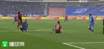 上港4-0客胜申花取开门红,吕文君,奥斯卡破门,柏佳骏染红