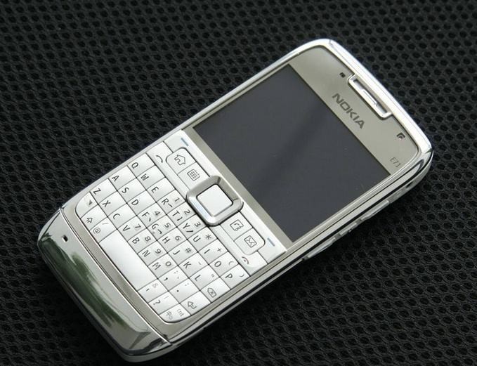 e71是诺基亚公司于2008年11月推出的一部采用塞班操作系统的商务手机