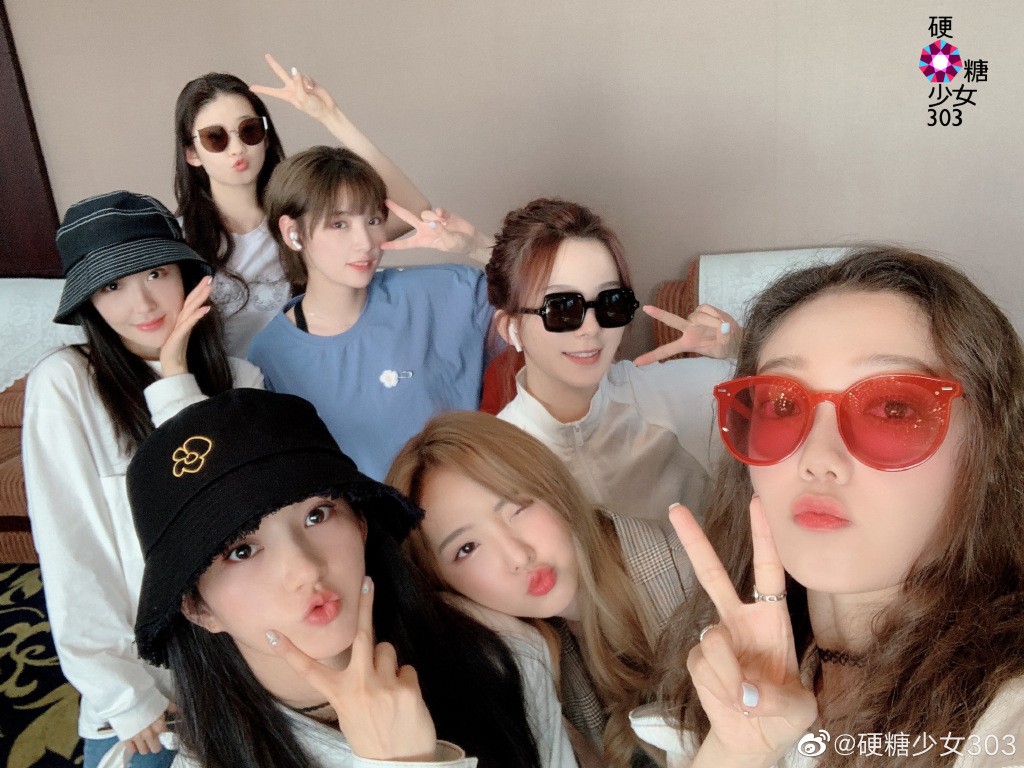 硬糖少女303合照来袭,plmm们成团后首次自拍营业
