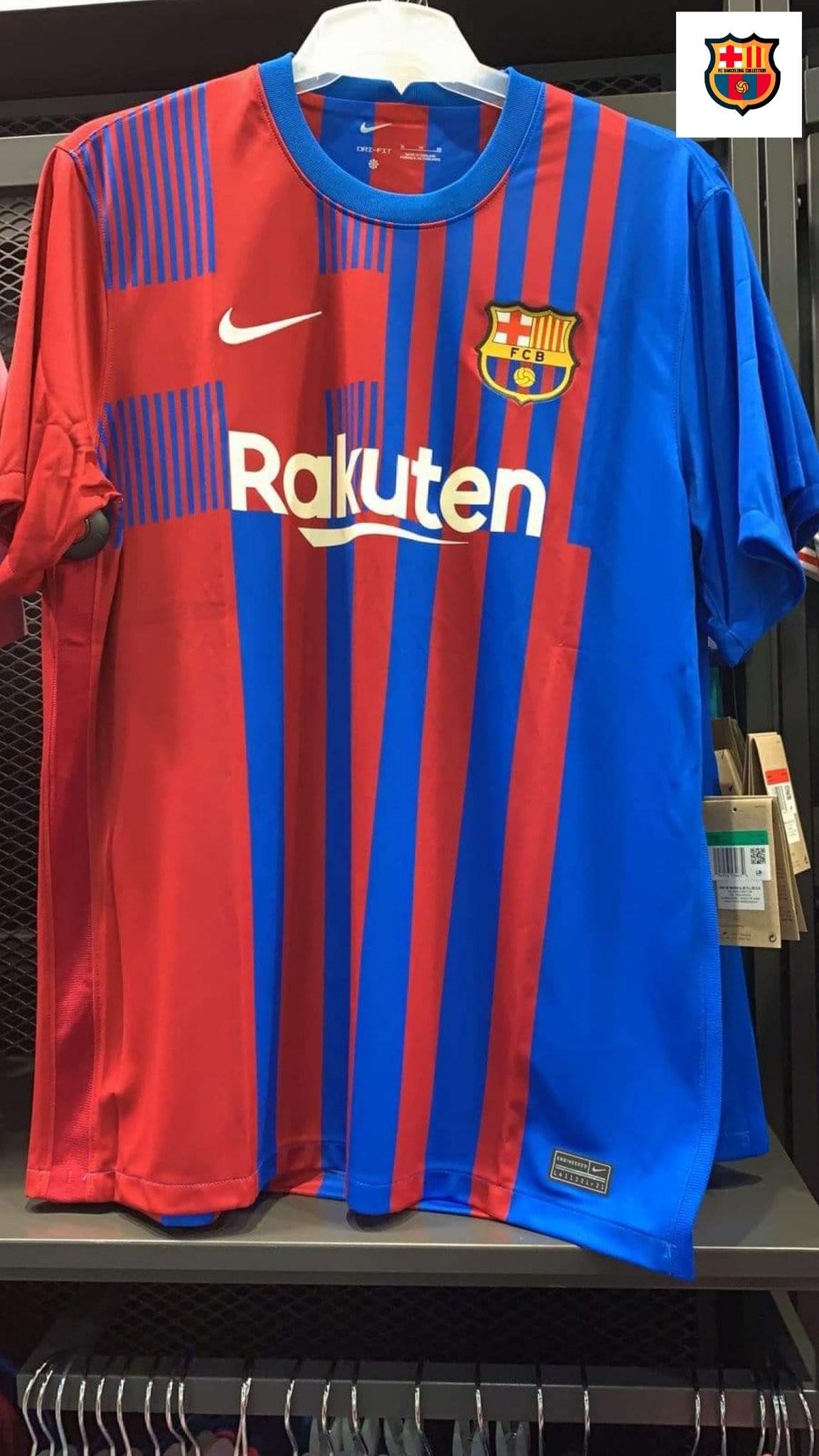 巴萨2021赛季客场球衣,2021—22赛季巴萨球衣 装备网站footyheadlines此前已经曝光了巴萨2021-22赛季的主场球衣