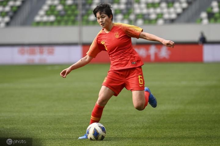 中国女足队员张馨近日在接受国际足联采访时表示,自己在退役后选择