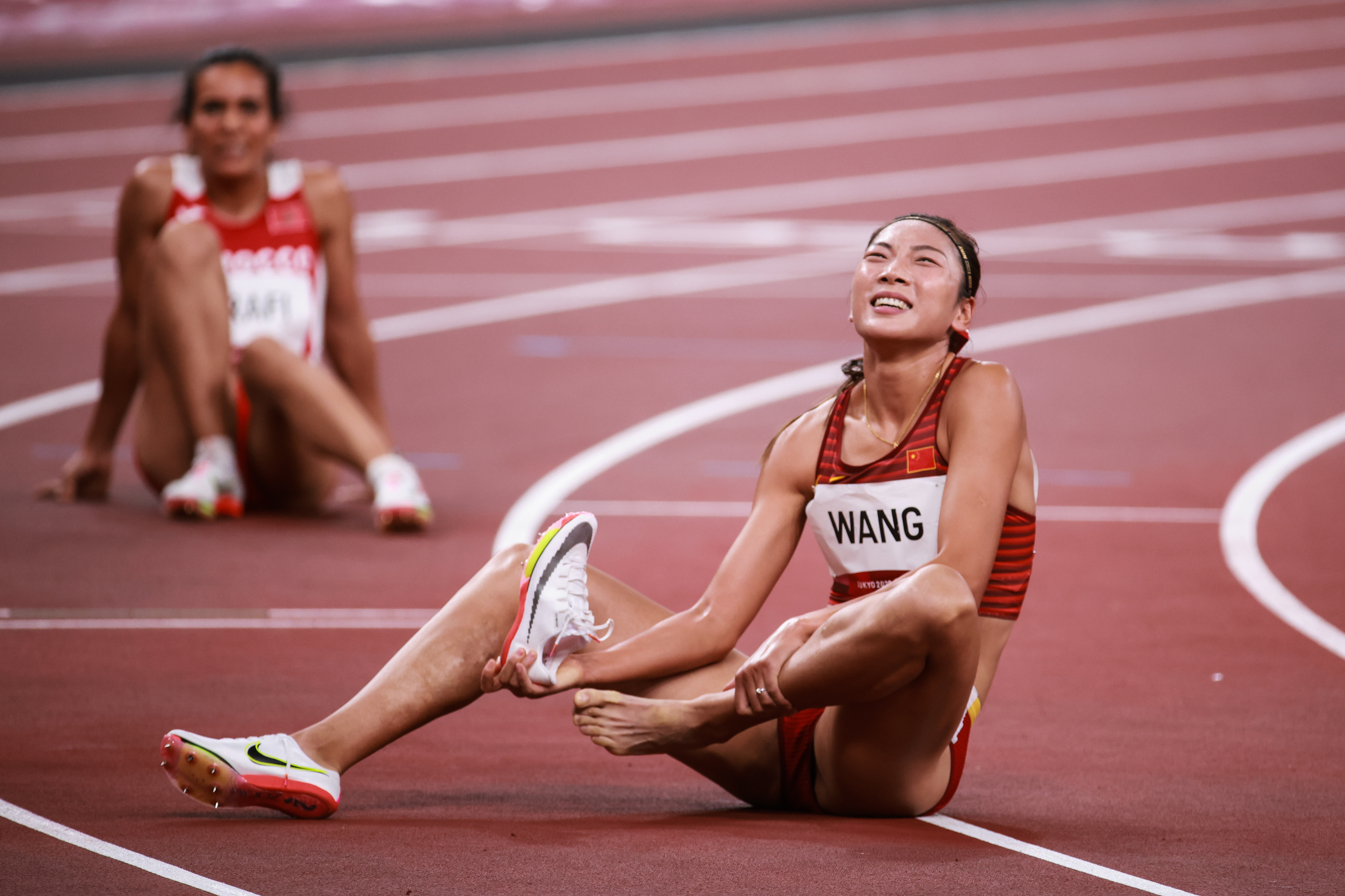 田径女子800米决赛王春雨获得第五名并创造个人最好成绩