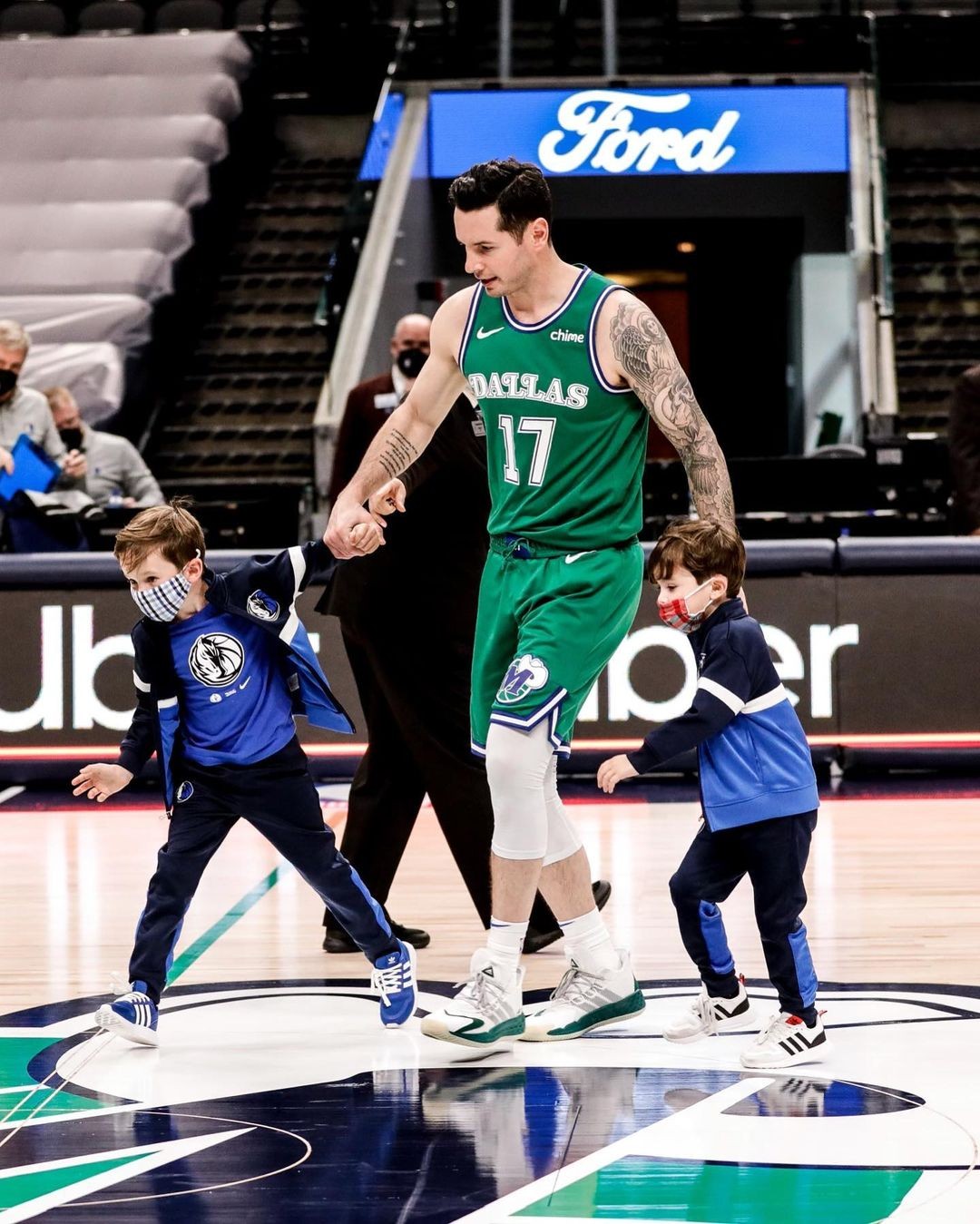 篮球运动员jj-雷迪克宣布退役,结束15年nba职业生涯