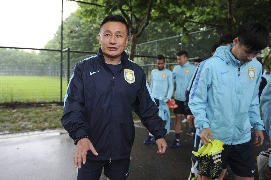 图集:宫磊抵达苏宁驻地,正式出任领队及中方教练组组长