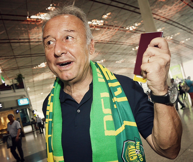 扎切罗尼:没中锋能用很无奈,奥古斯托可得珍惜