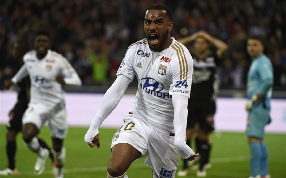 关注巴萨官推,拉卡泽特想转会