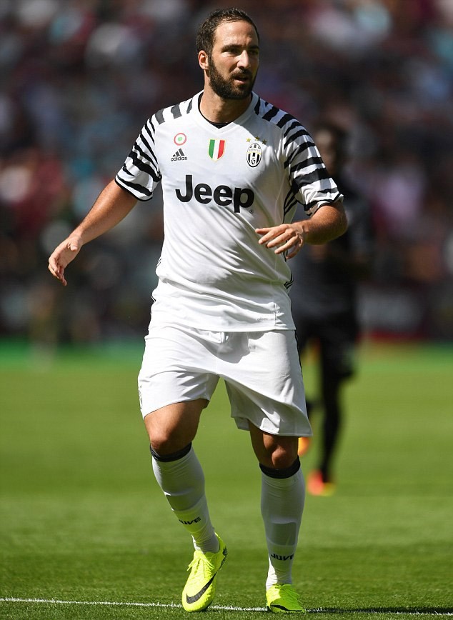 发福了?伊瓜因身材引网友热议