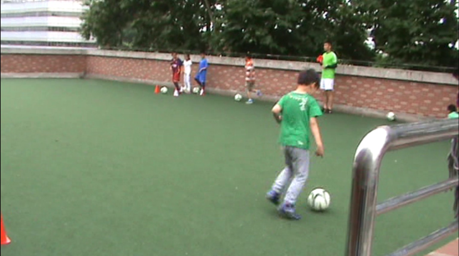 走近校园足球--南京市孝陵卫中心小学足球训练