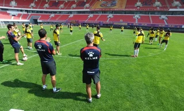 足球的仪式感?全面巴萨化的黄海 ×《解读黄海