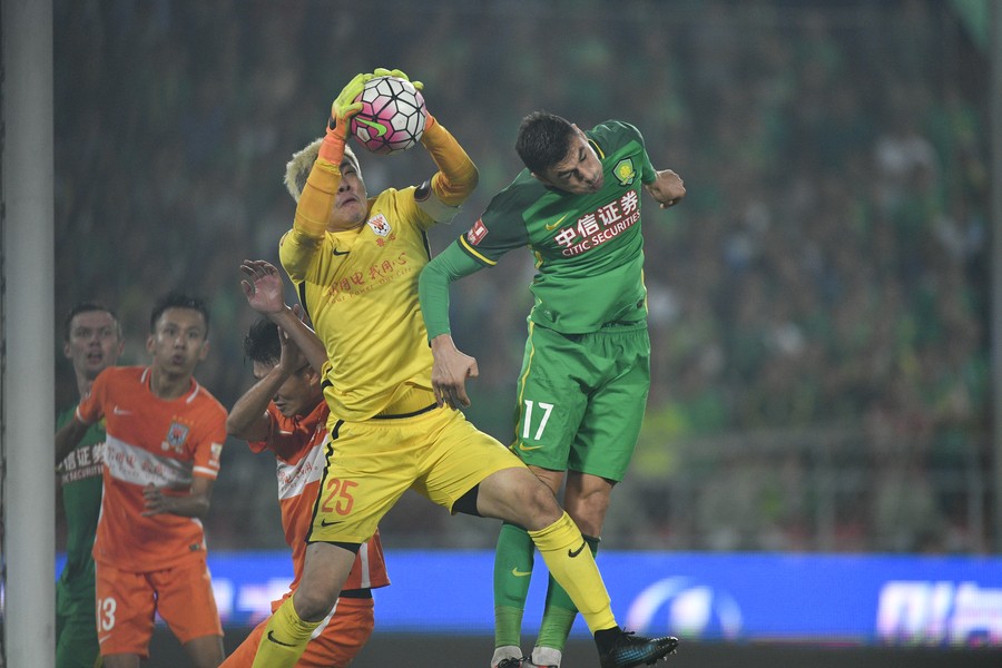 中超赛季十大经典对决:上港力帆对飚8球,申花