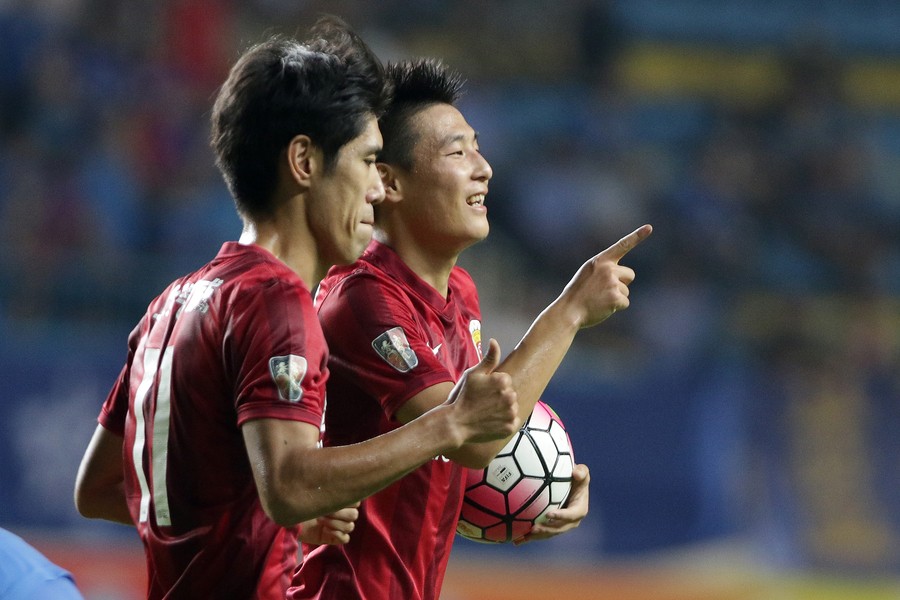 中超赛季十大经典对决:上港力帆对飚8球,申花