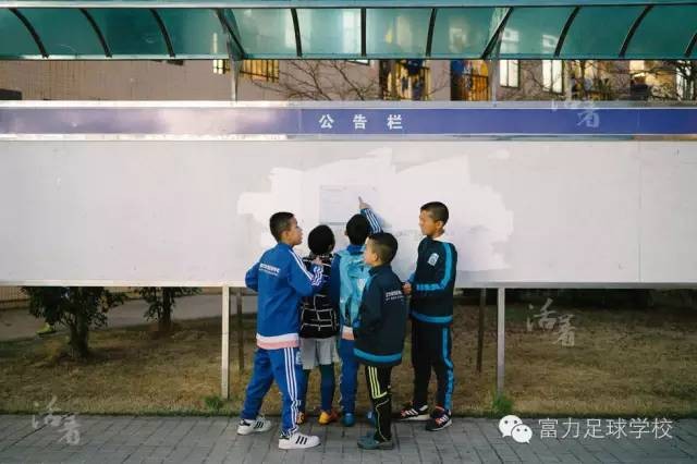 富力足校里,一群维吾尔小球员的足球梦