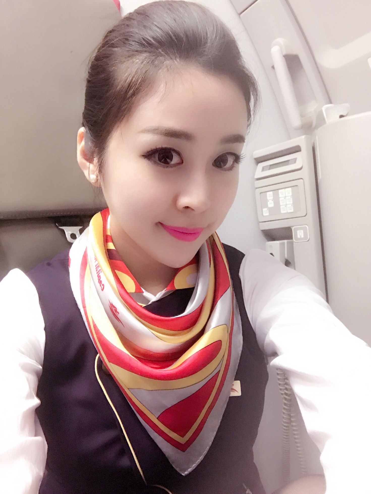 女球迷采访:喜欢皇马和西班牙的空姐Bada