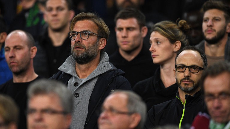 现身诺坎普,克洛普带领利物浦球员观看巴萨比赛