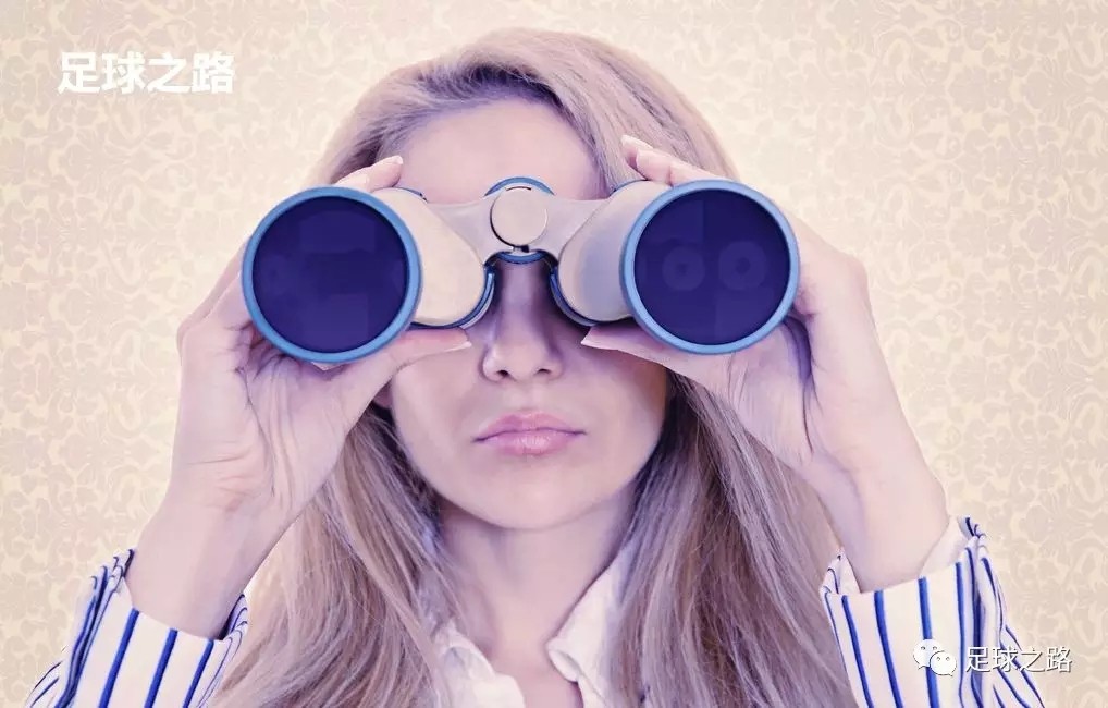 足球教学丨防守队员如何在压力下从容出球