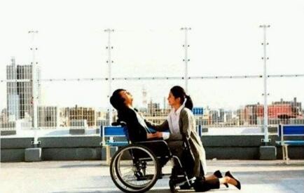 从职业足球选手到轮椅篮球运动员,他的故事在