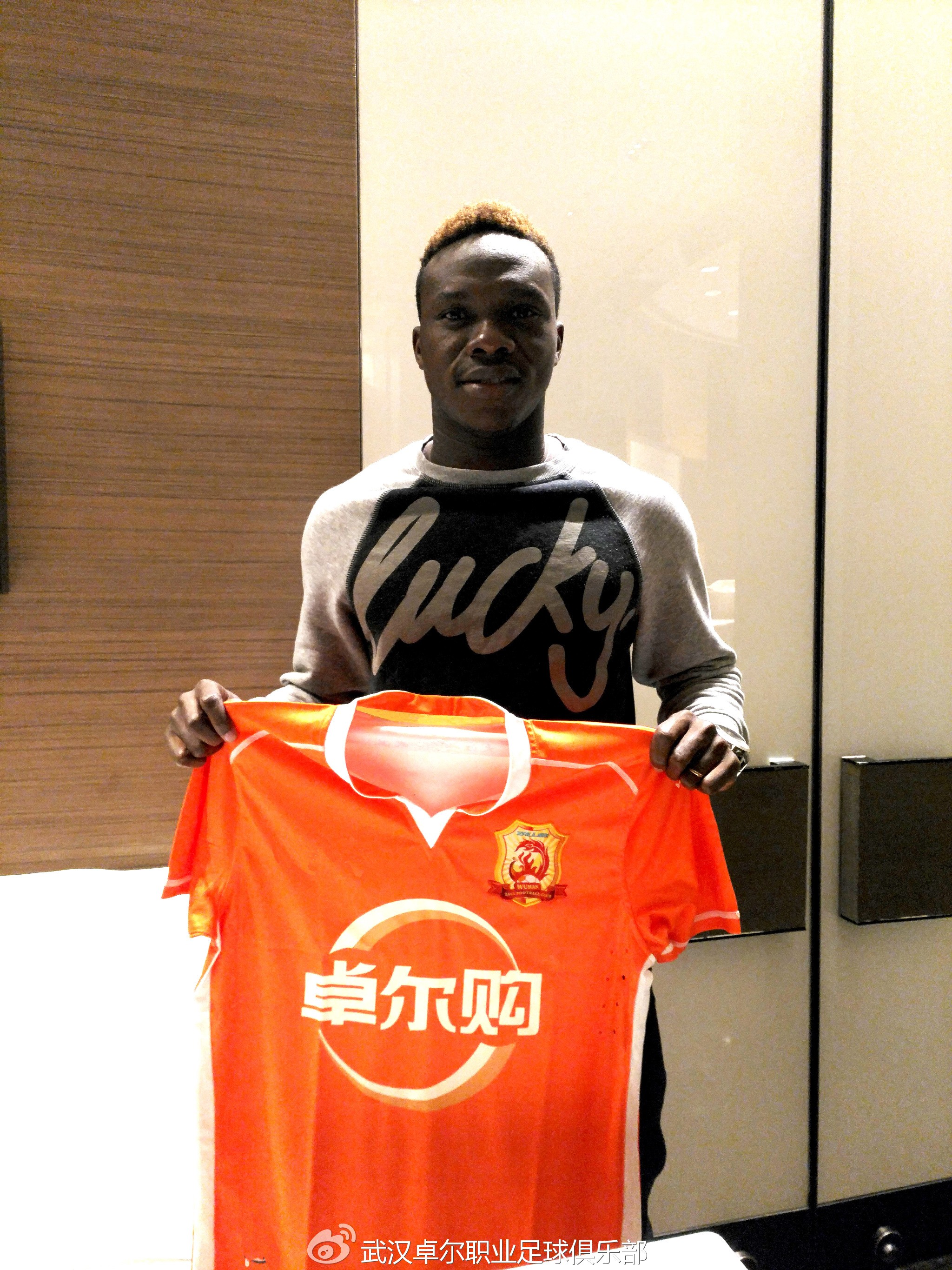 官方:上港埃弗拉加盟武汉卓尔