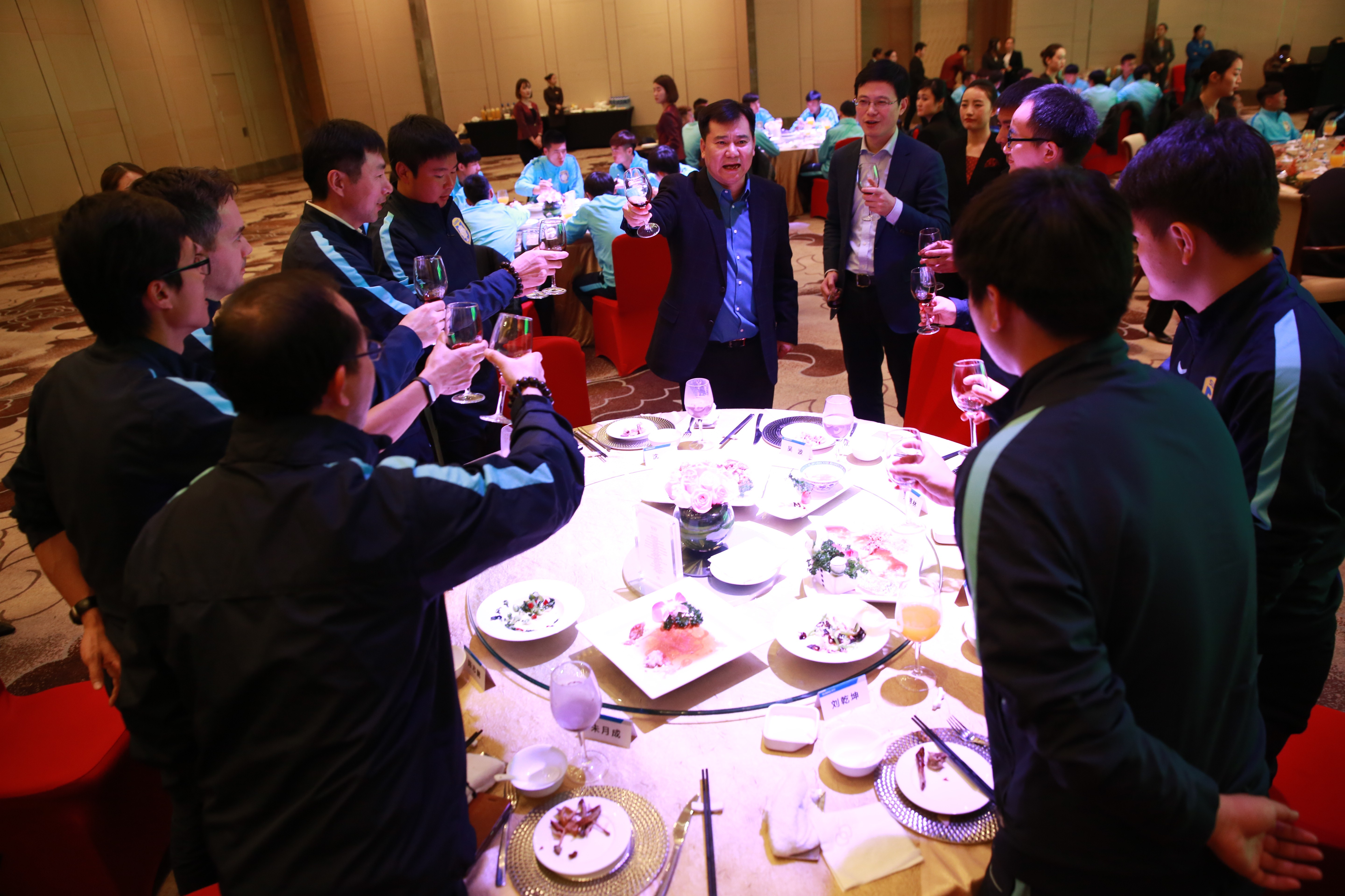 苏宁俱乐部举办新春团聚会,张近东宴请全队