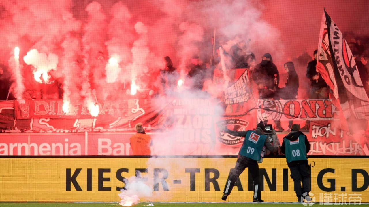 足球新闻 只罚款,德国足协不关多特看台 在勒沃库森的比赛中,主场的