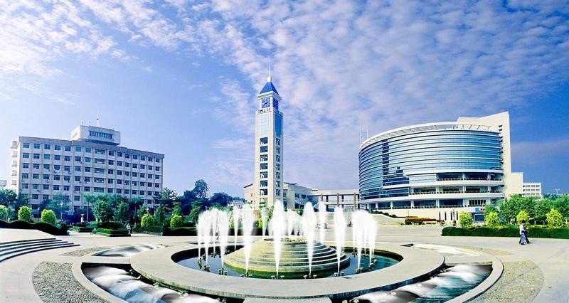 富力曾超、铁汉胡勇发入读嘉应学院,成为谭茹