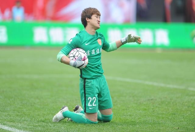 中超第11轮国内球员红黑榜:韦世豪叱咤风云,三