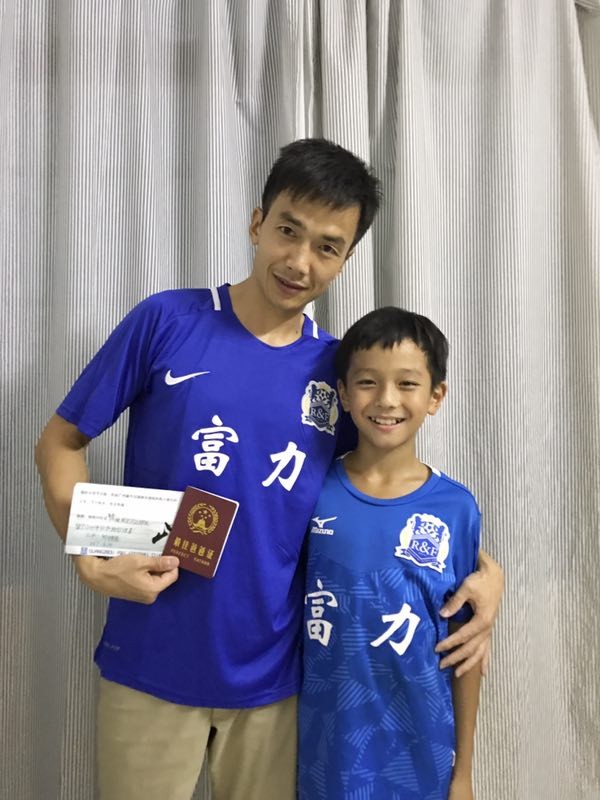 爸爸我爱你:富力广州梯队小球员的父亲节献礼