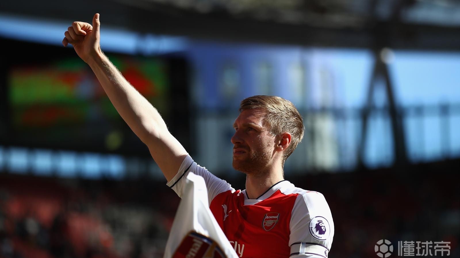 有能力有感情,默特萨克的身份转变比他转身还要快