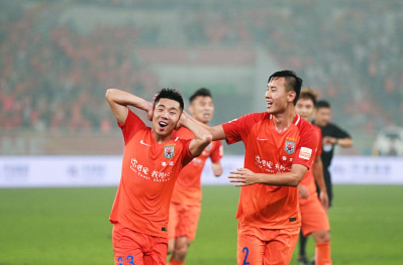 中超第19轮国内球员红黑榜:鲁能边路双刀舞,曹