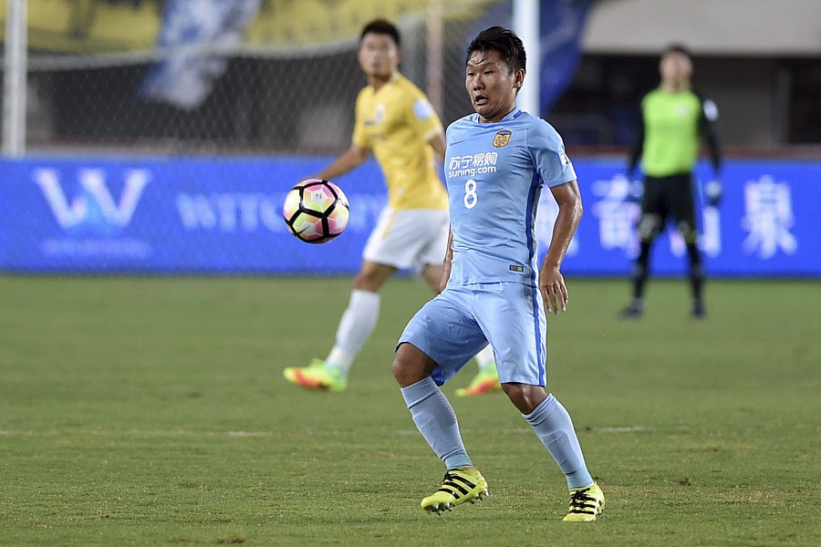 比赛图集:申鑫2-1胜苏宁,比罗比罗高高跃起庆祝进球