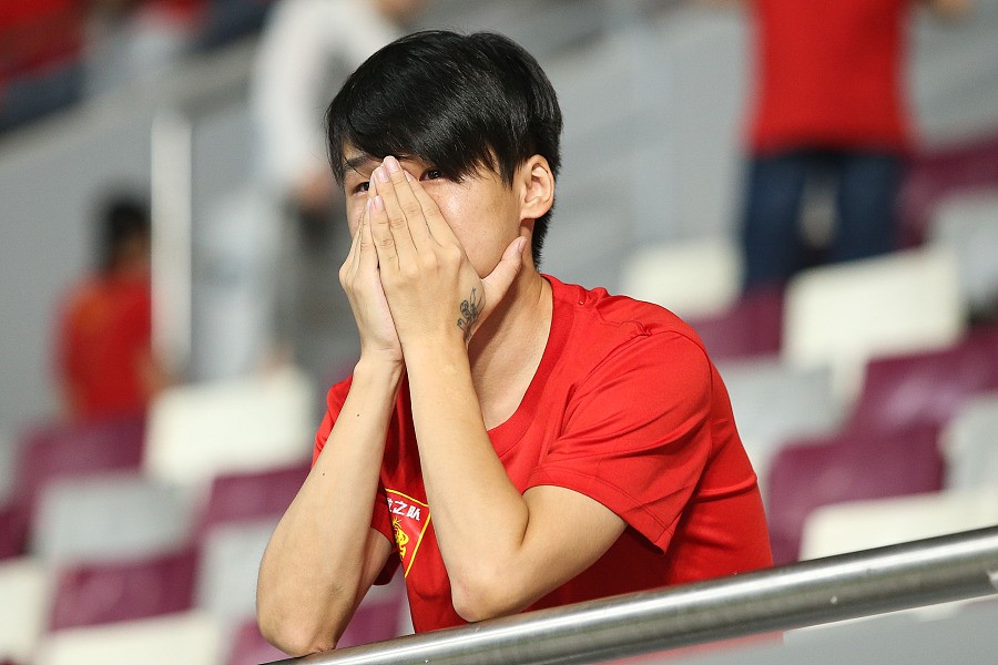 哭泣的中国球迷图片