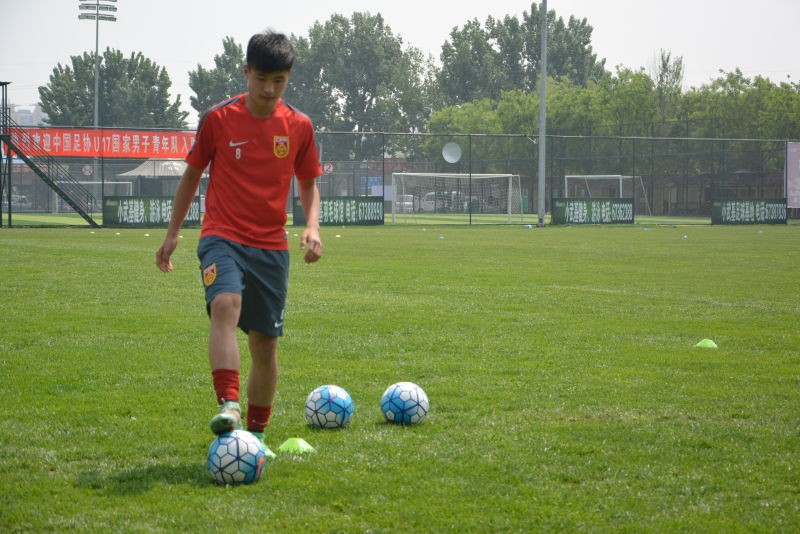 胡米利亚与山东鲁能足校达成战略合作,并签约