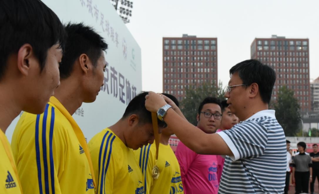 北京市成人业余足球最高水平赛事冠军花落大地