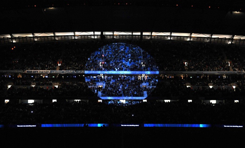 明月当空,你知道曼城为什么被称为蓝月亮吗?